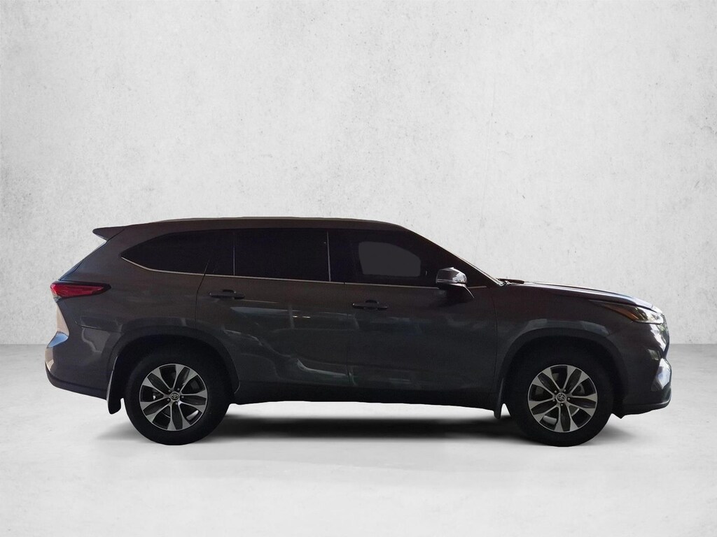Used 2021 Toyota Highlander XLE SUV