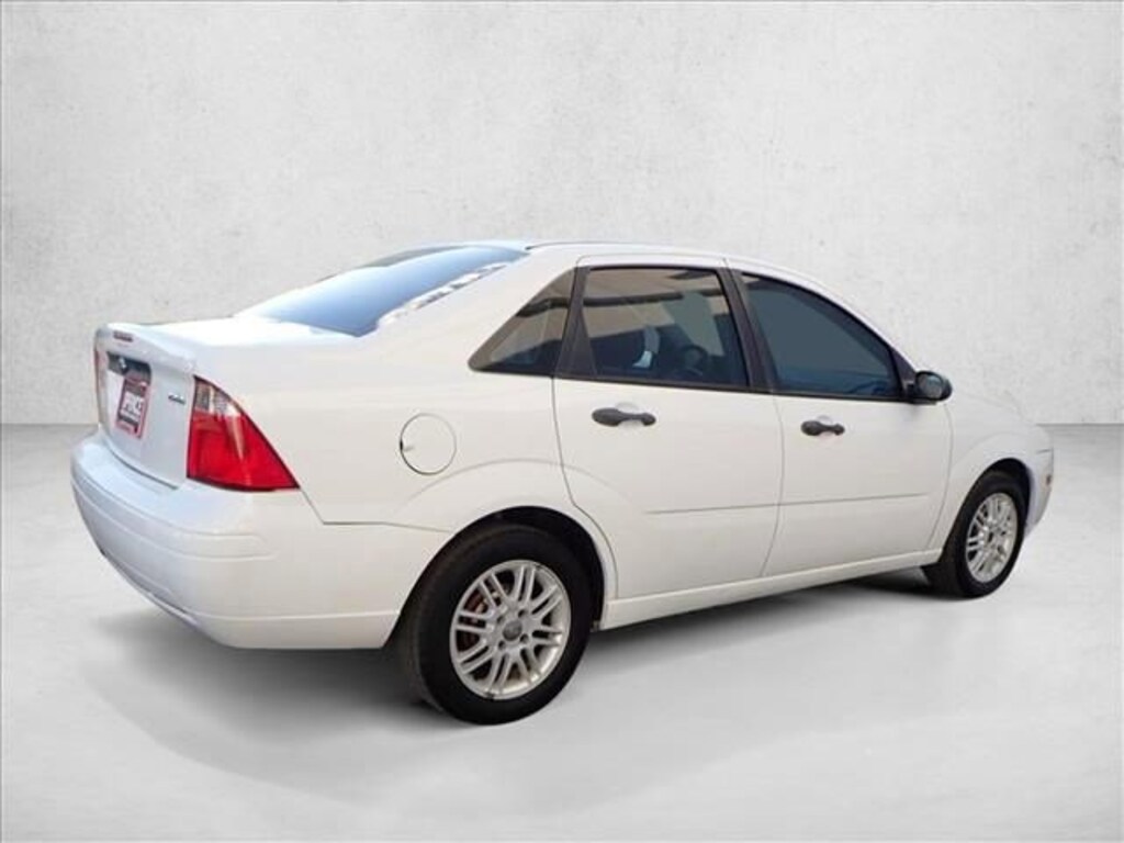 Used 2005 Ford Focus Sedan