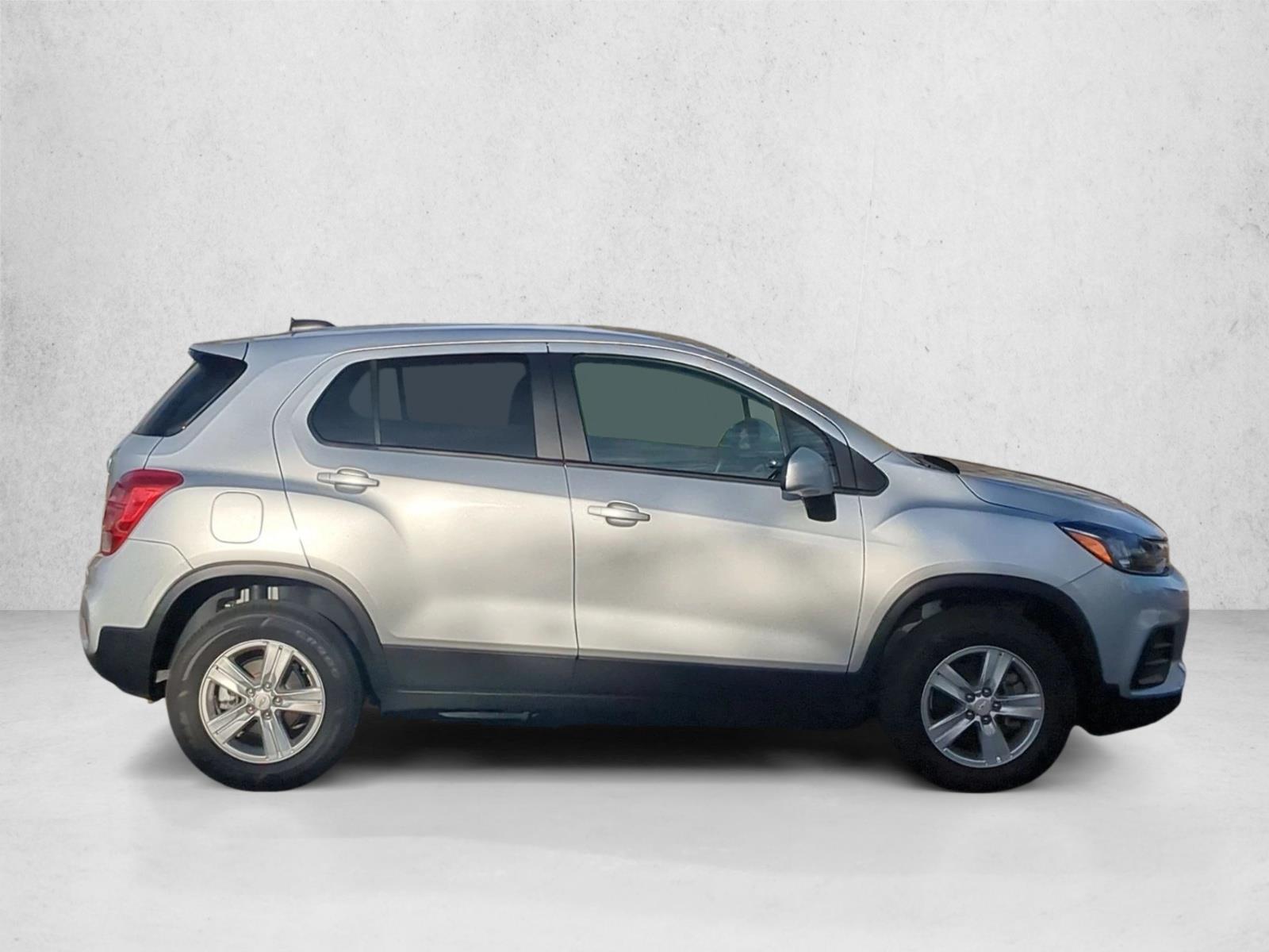 2022 Chevrolet Trax LS photo 4