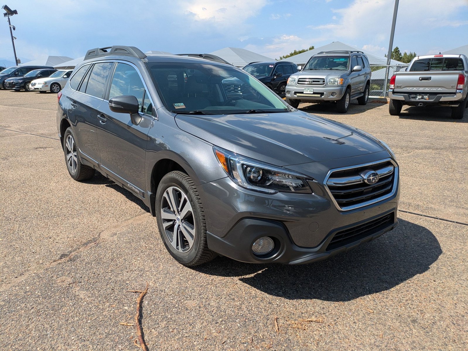 2018 Subaru Outback 2.5i Limited photo 2