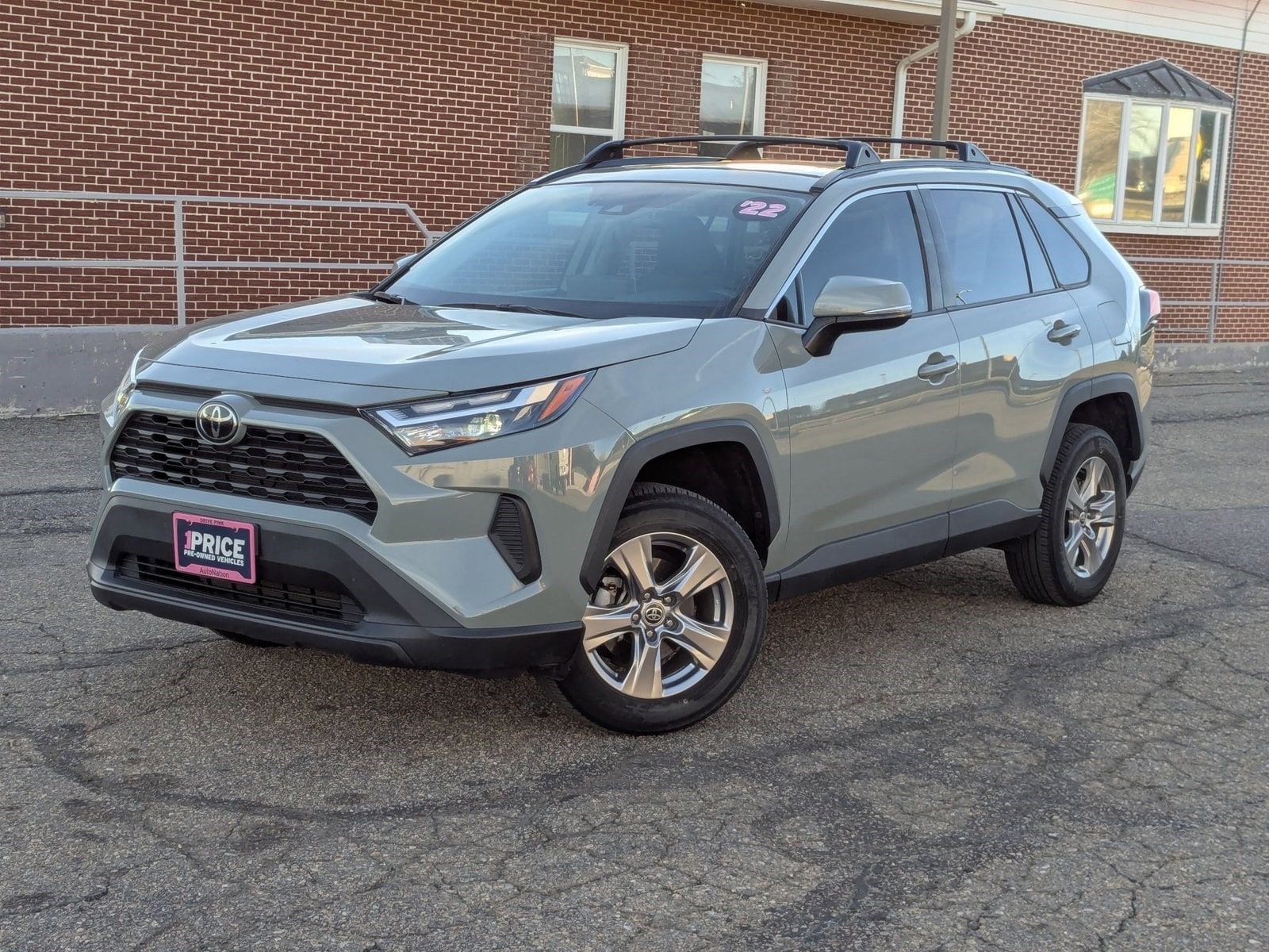 2022 Toyota RAV4 XLE's photo