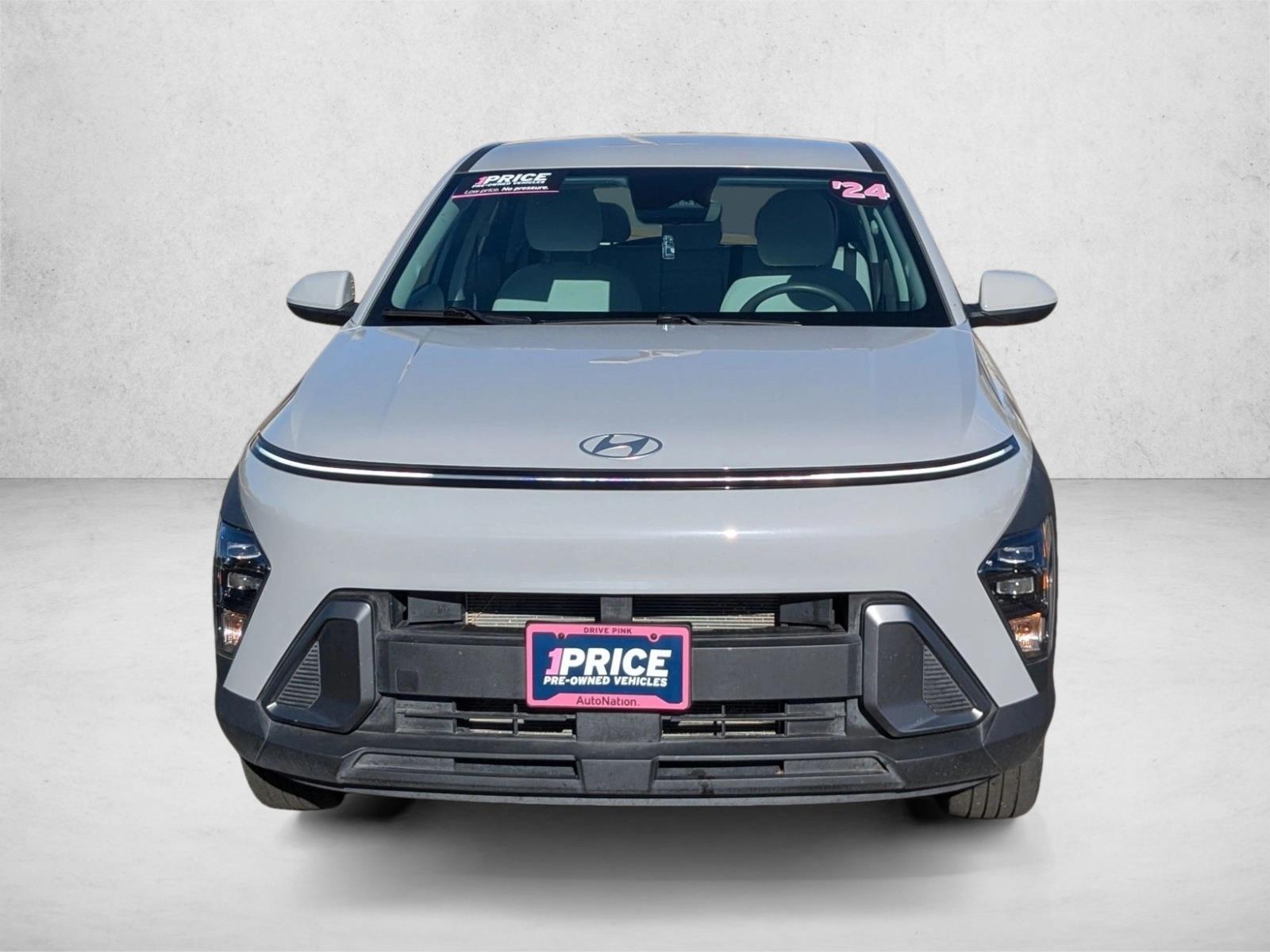 2024 Hyundai Kona SE photo 2