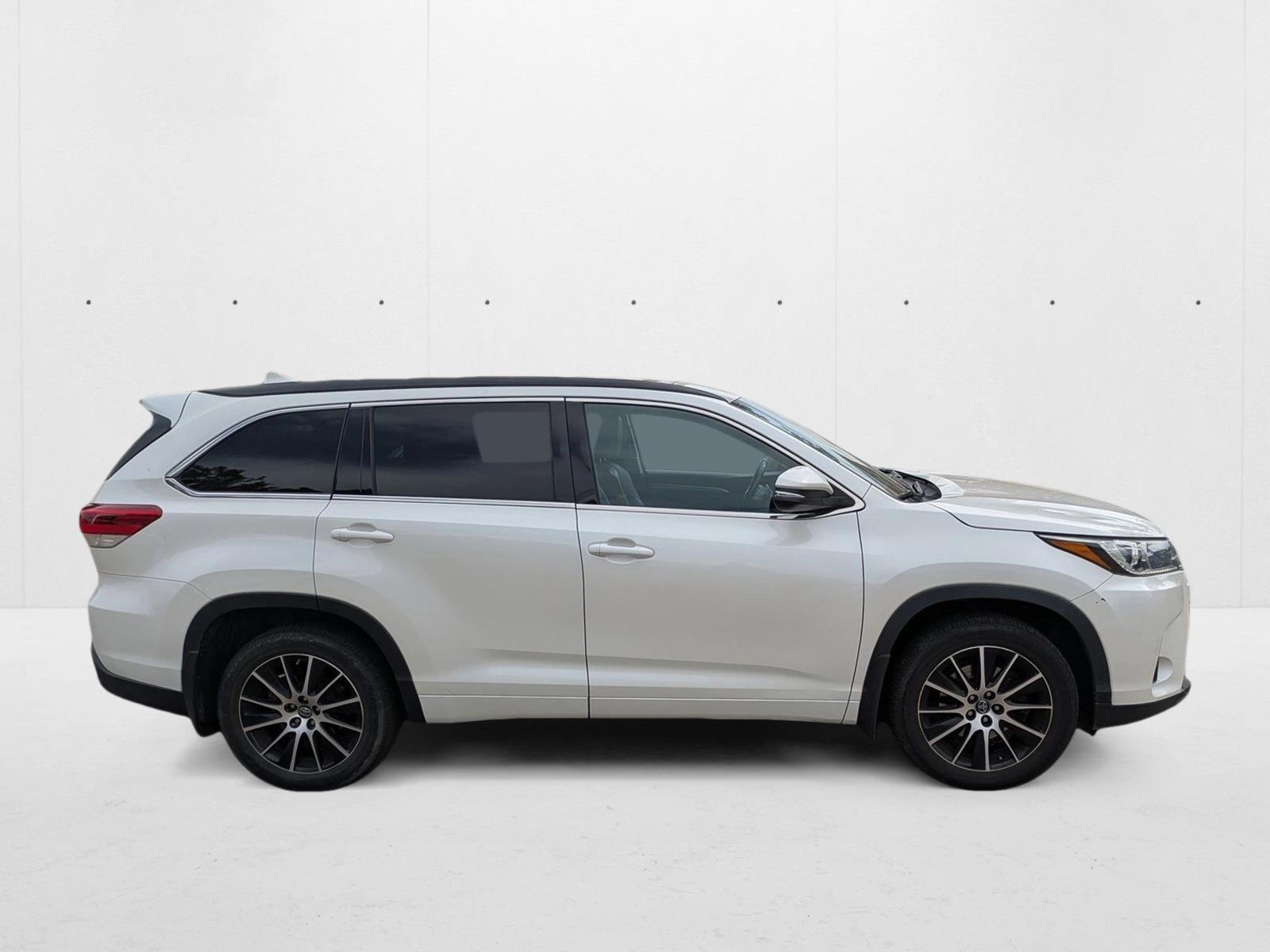 2018 Toyota Highlander SE photo 4