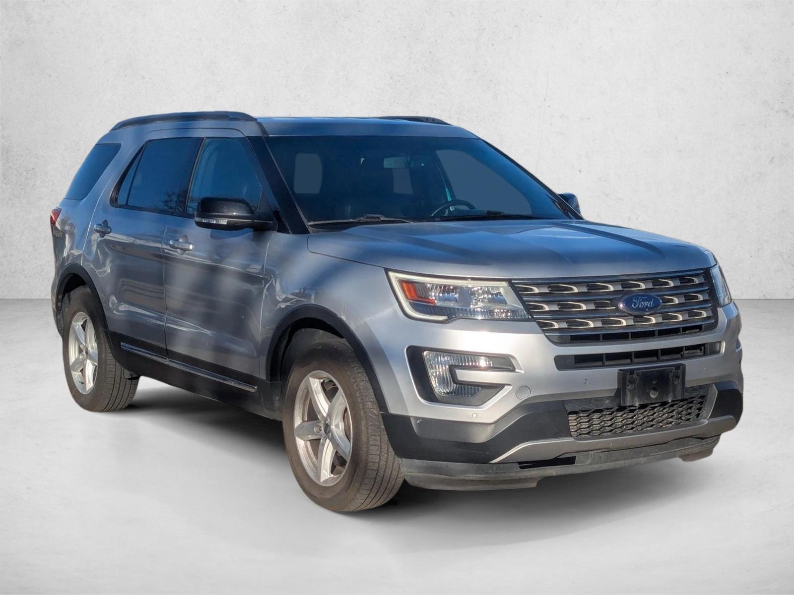 2016 Ford Explorer XLT photo 3