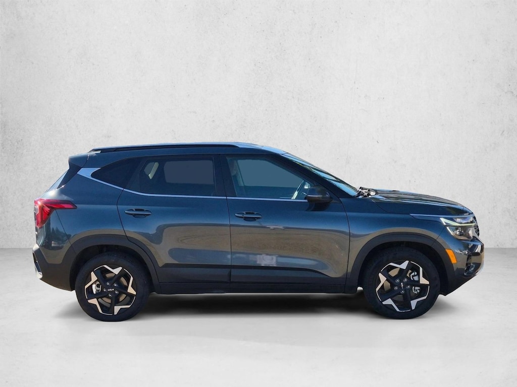 Used 2024 Kia Seltos EX SUV