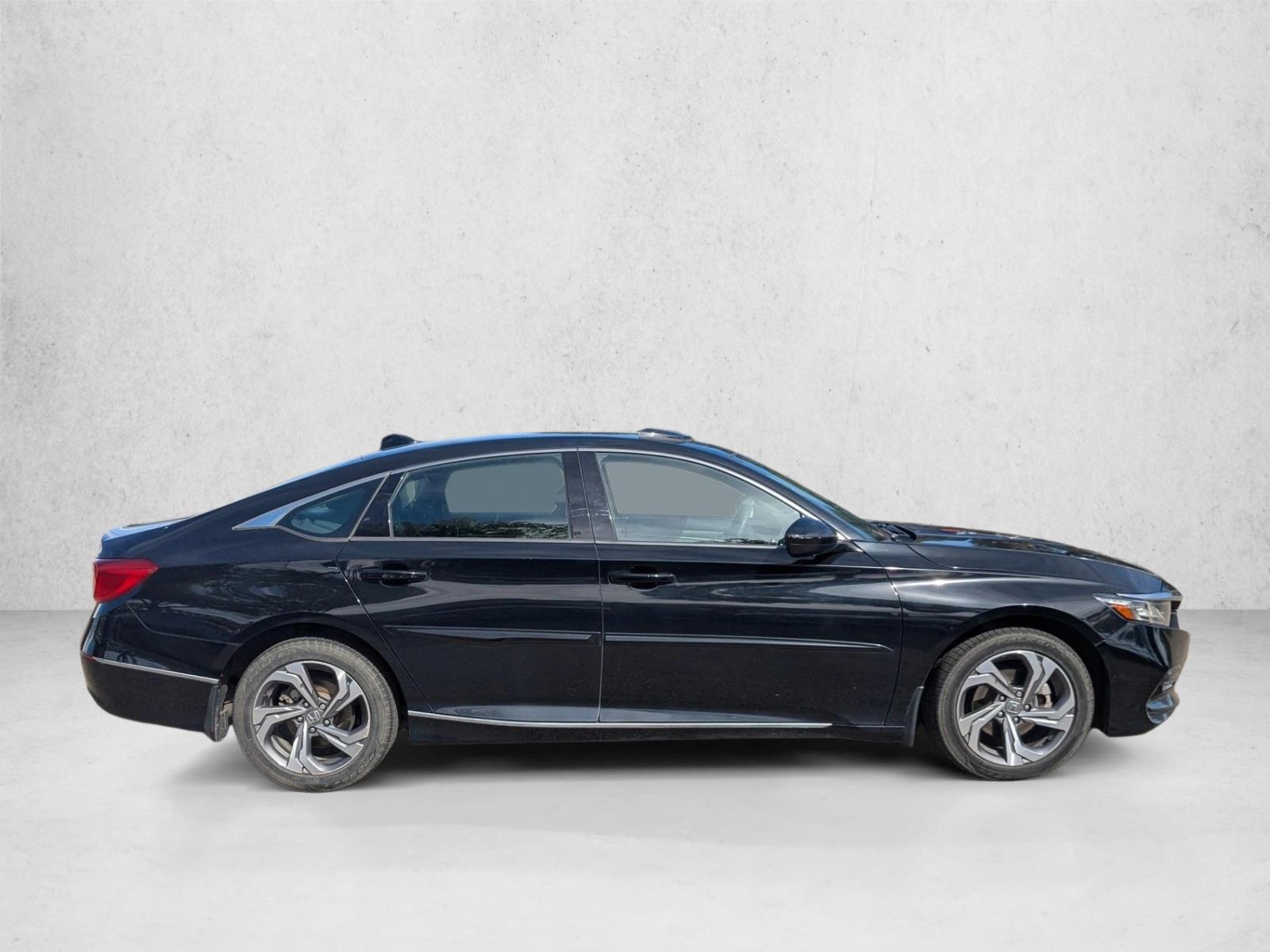 2018 Honda Accord EX photo 4