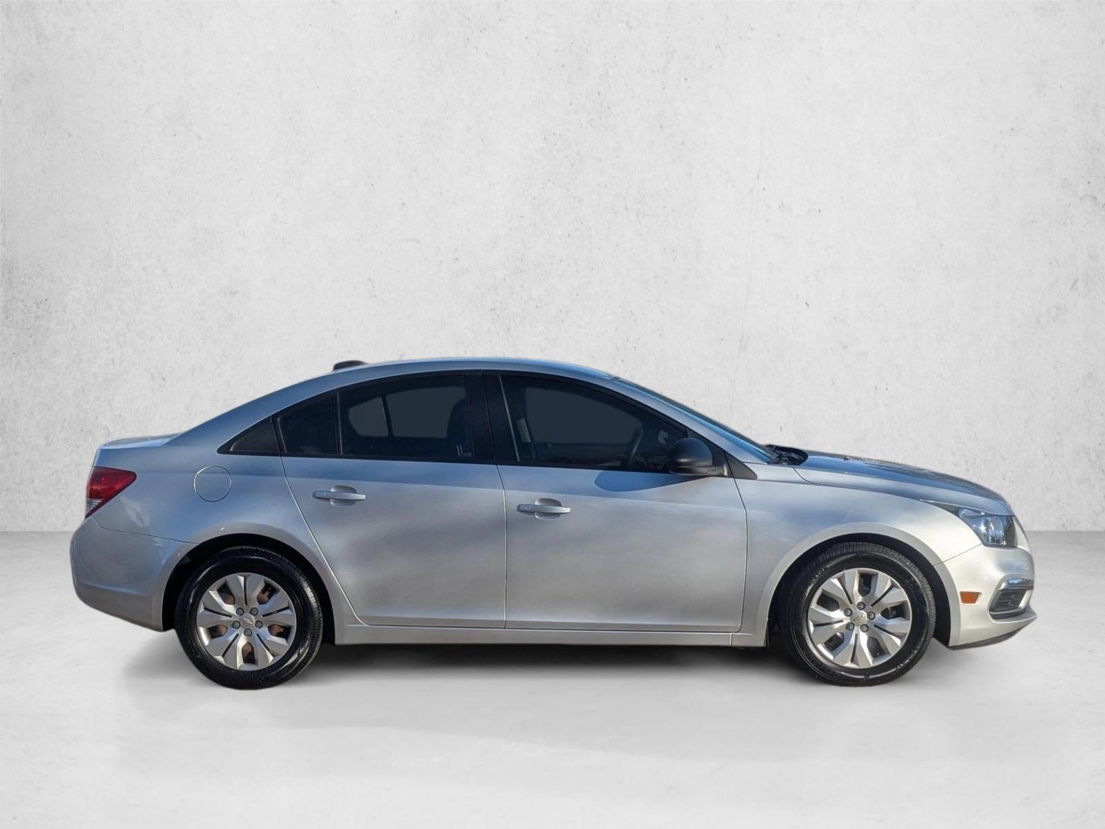 2016 Chevrolet Cruze LS photo 4