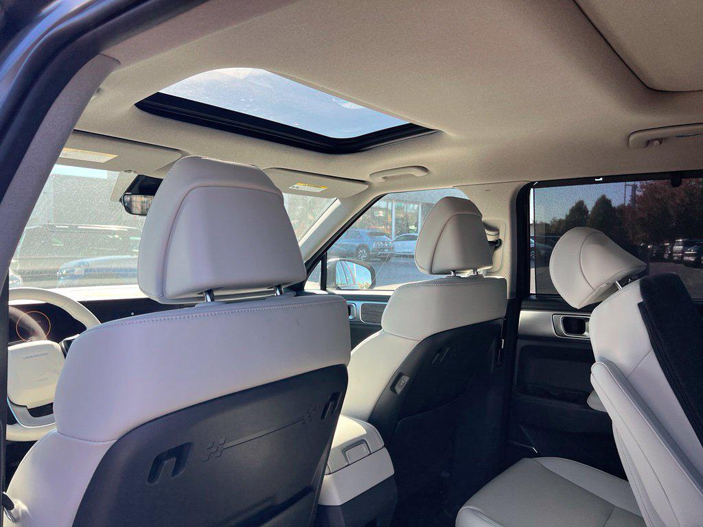 2026 Hyundai Santa Fe Limited - Photo 9
