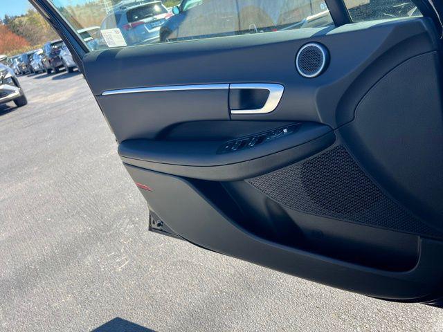 2025 Hyundai Sonata Hybrid SEL - Photo 17