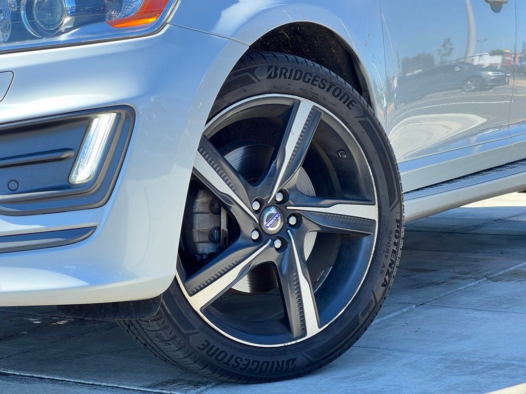 Used 2015 Volvo XC60 T6 R-Design Platinum with VIN YV4902RH3F2583363 for sale in Renton, WA