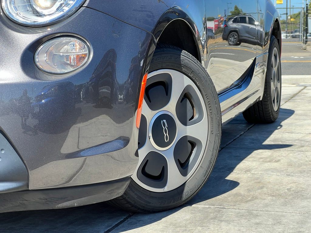 Used 2019 FIAT 500e Battery Electric with VIN 3C3CFFGE3KT680213 for sale in Renton, WA