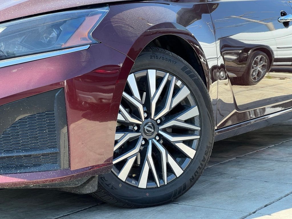 Used 2025 Nissan Altima SV Sedan