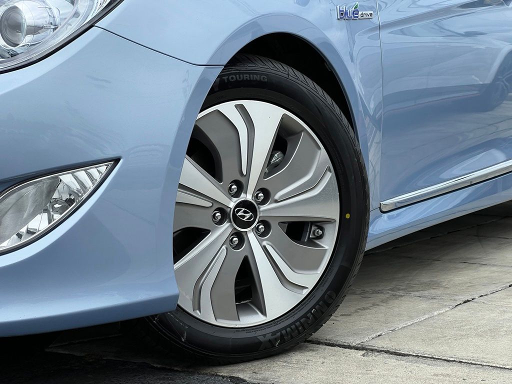 Used 2015 Hyundai Sonata Hybrid Limited with VIN KMHEC4A43FA136983 for sale in Renton, WA