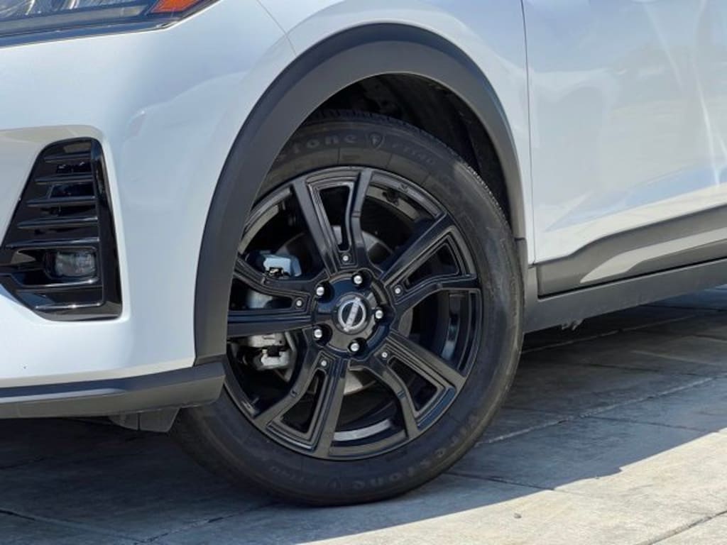 Used 2023 Nissan Kicks SR SUV