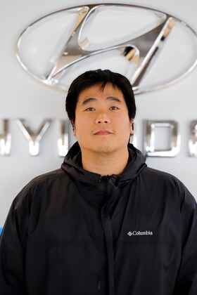 Staff member Andy Kim from ID_0b7036