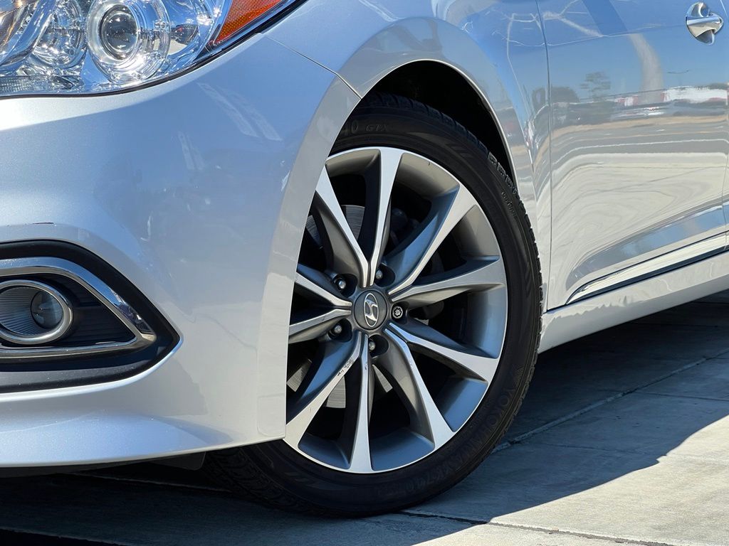 Used 2016 Hyundai Azera Base with VIN KMHFG4JG4GA509193 for sale in Renton, WA