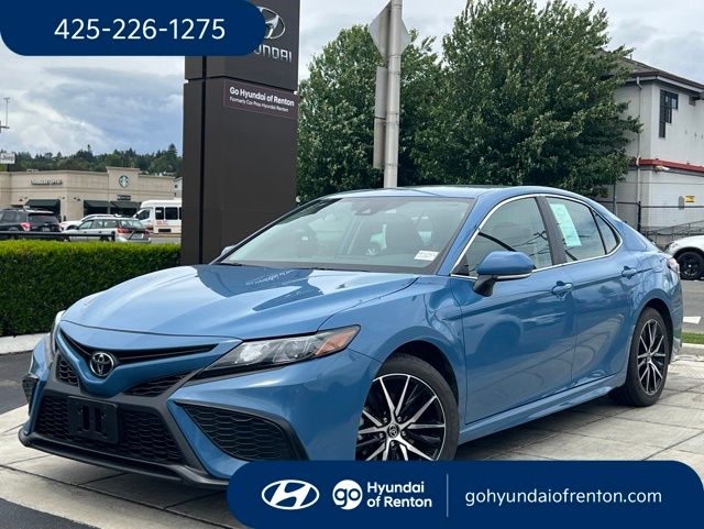 2024 Toyota Camry SE's photo