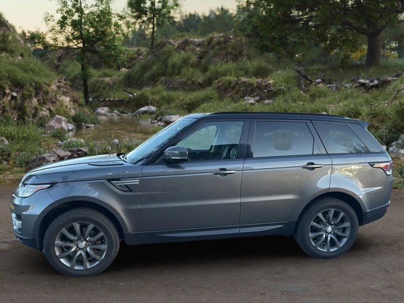 2016 Land Rover Range Rover Sport HSE photo 2