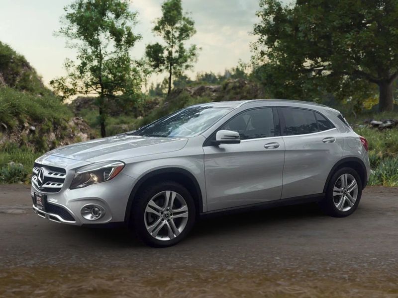 2018 Mercedes Benz GLA 250 4MATIC photo 2
