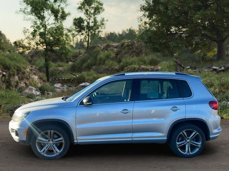 2017 Volkswagen Tiguan Sport photo 2