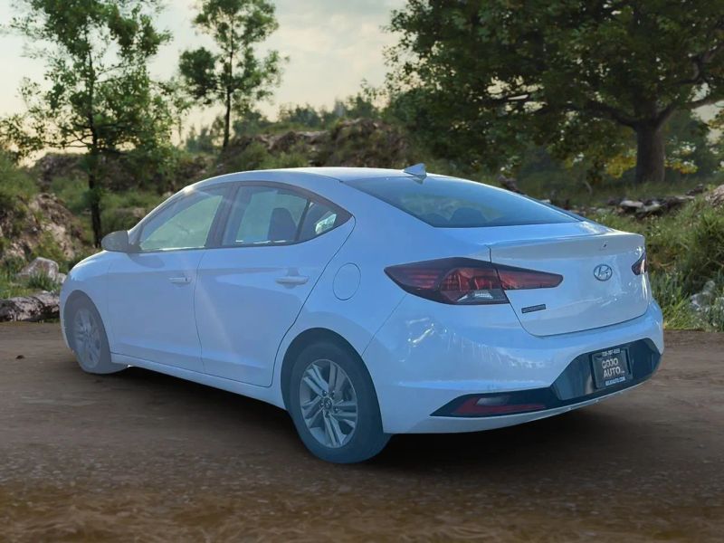 2020 Hyundai Elantra SEL photo 3