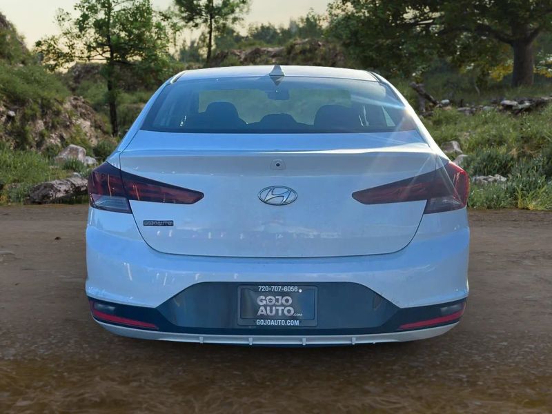 2020 Hyundai Elantra SEL photo 4