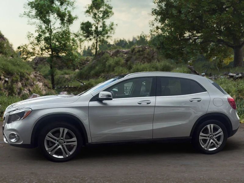 2018 Mercedes Benz GLA 250 4MATIC photo 3