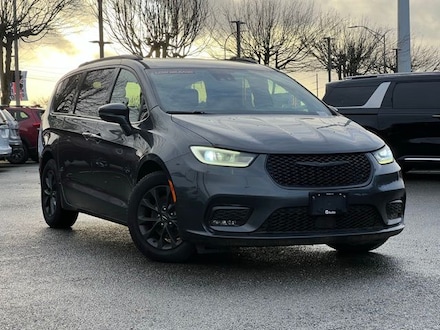 2021 Chrysler Pacifica Touring Van Passenger Van