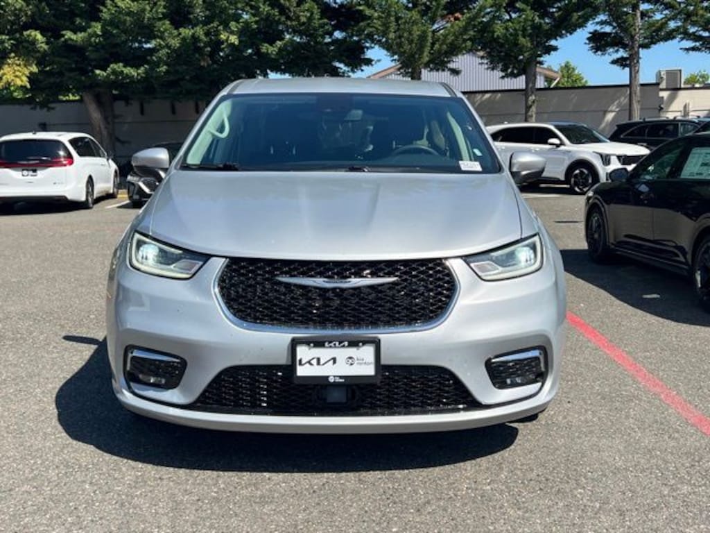 Used 2023 Chrysler Pacifica Plug-In Hybrid Touring L Van Passenger Van