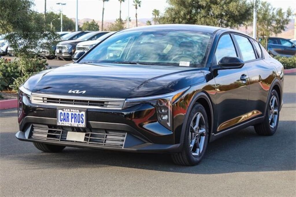 New 2025 Kia K4 LXS Sedan