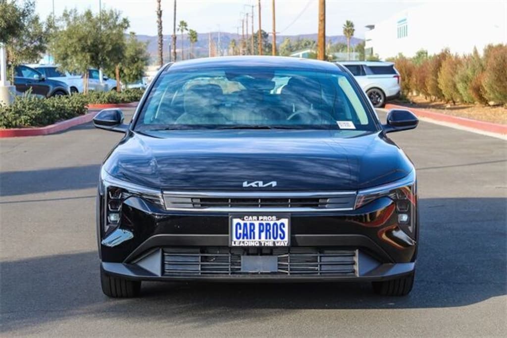 New 2025 Kia K4 LXS Sedan