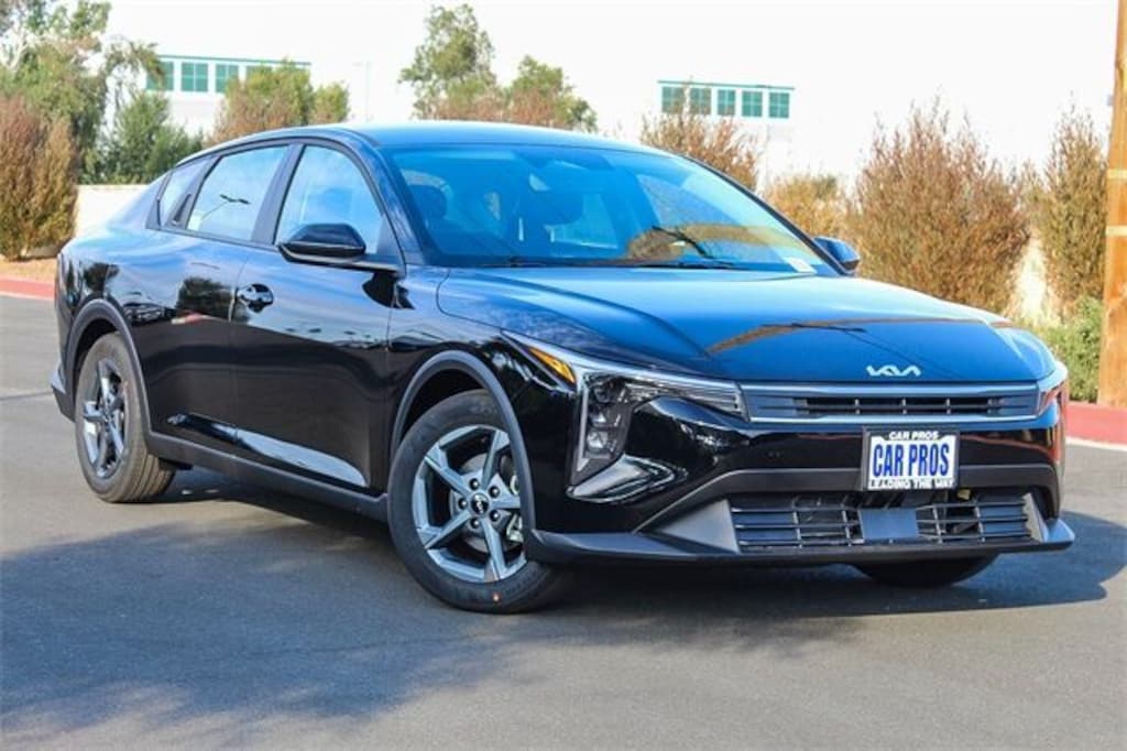 New 2025 Kia K4 LXS Sedan