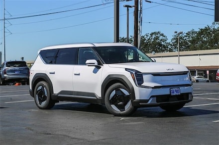 2026 Kia EV9 Wind SUV