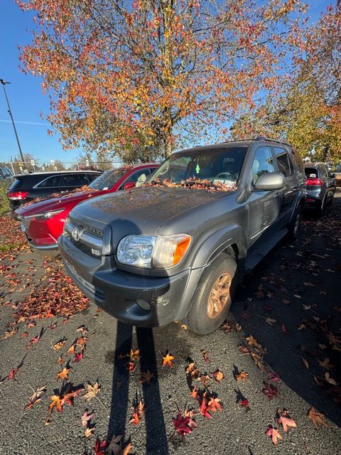 2005 Toyota Sequoia SR5's photo