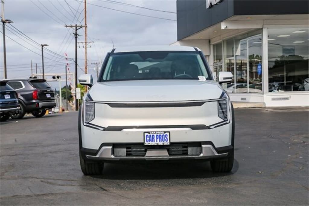 New 2026 Kia EV9 Light Short Range SUV