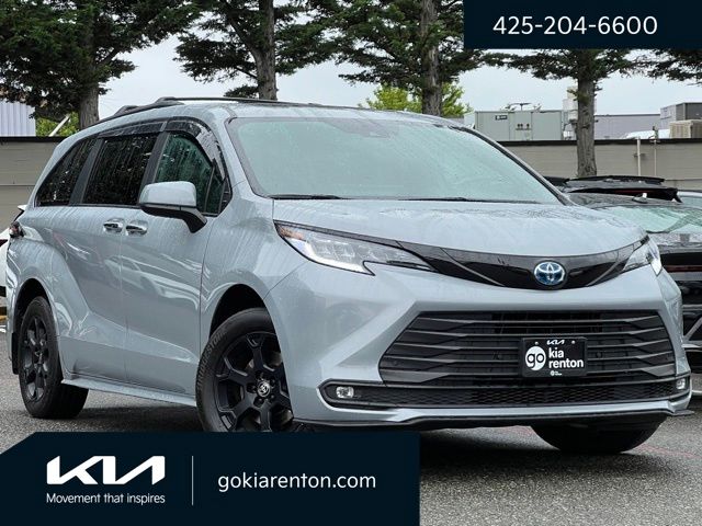 2025 Toyota Sienna Woodland Edition Hybrid AWD's photo