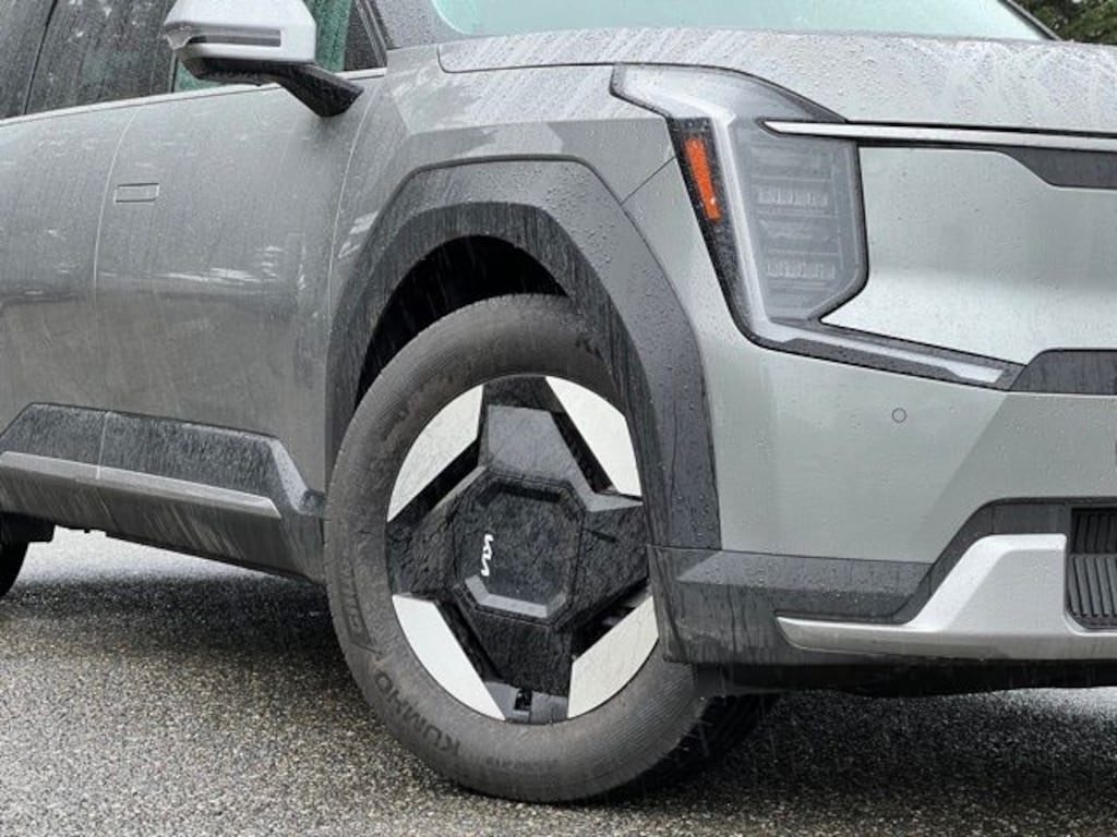 Certified 2024 Kia EV9 Light SUV