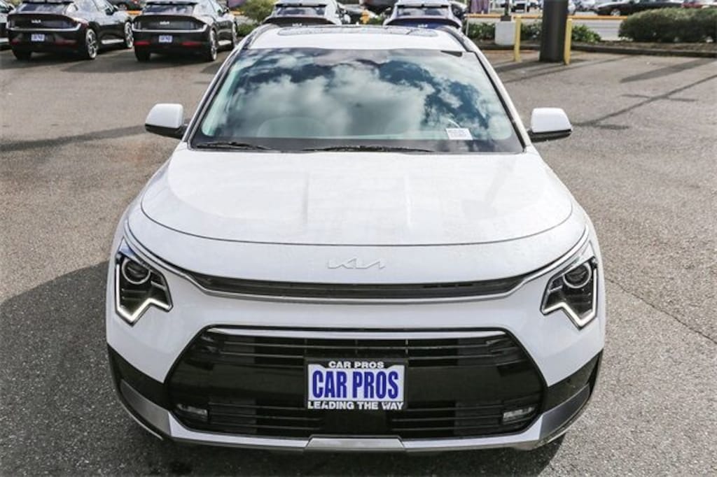 New 2025 Kia Niro SX SUV