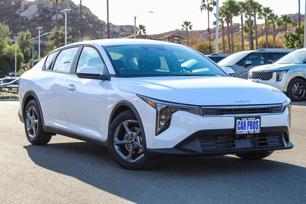 2025 Kia K4 LXS's photo