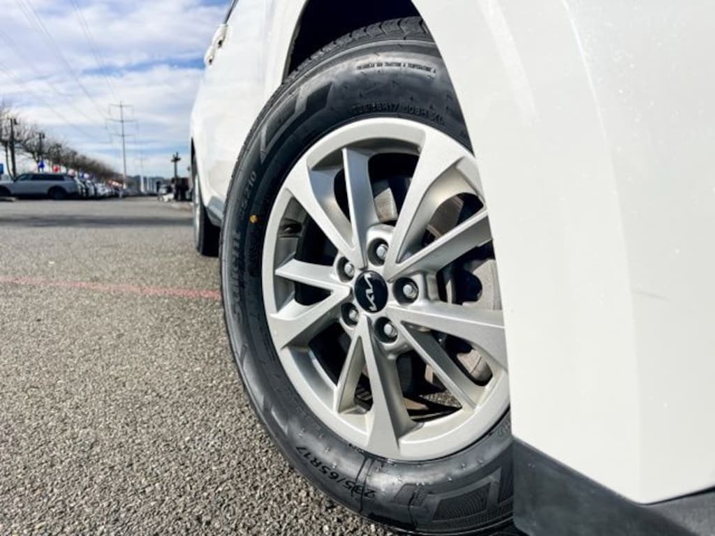 Certified 2024 Kia Carnival LX MPV