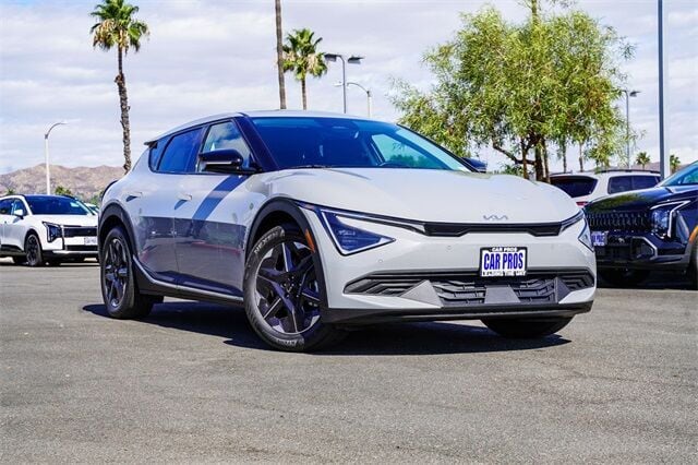 2025 Kia EV6 Light L/R's photo