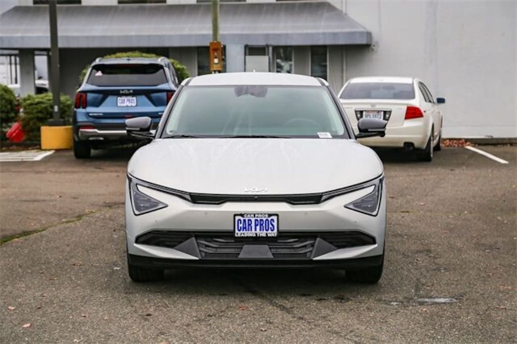New 2025 Kia EV6 Wind SUV