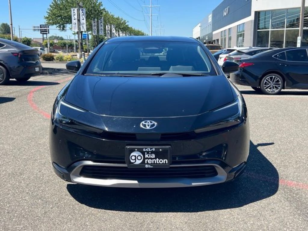 Used 2023 Toyota Prius XLE Hatchback
