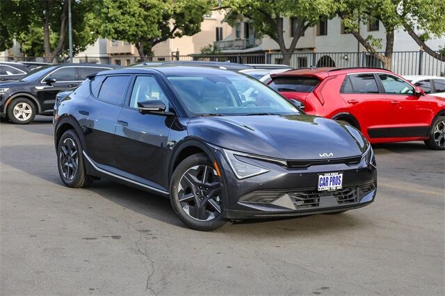 2025 Kia EV6 Light L/R's photo