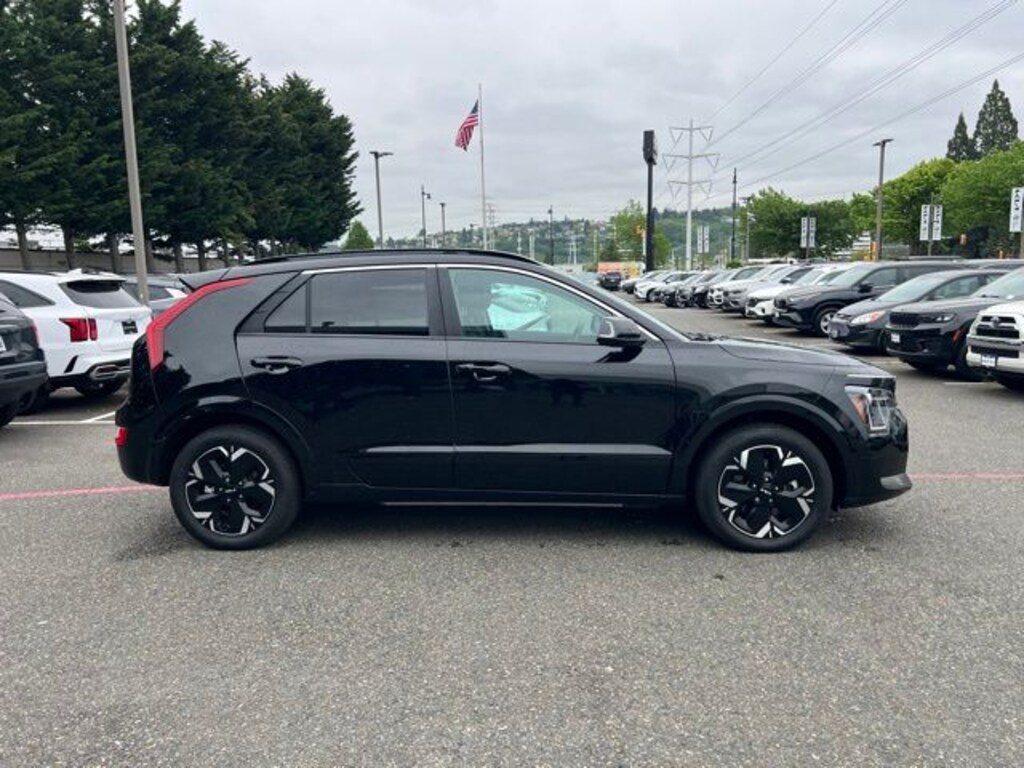 Used 2025 Kia Niro EV Wind SUV