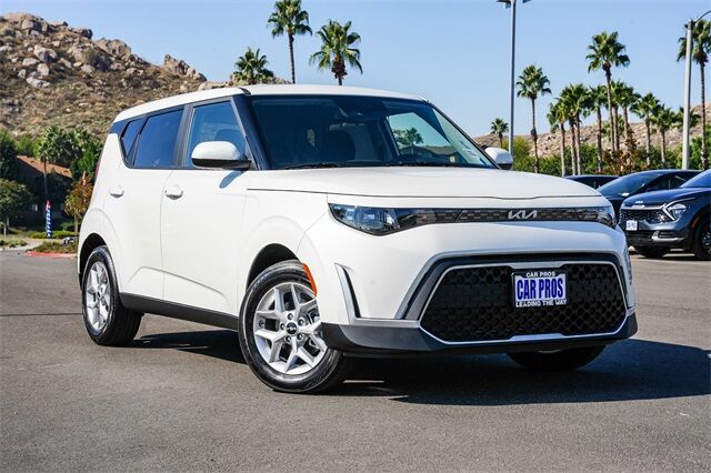 2025 Kia Soul S's photo