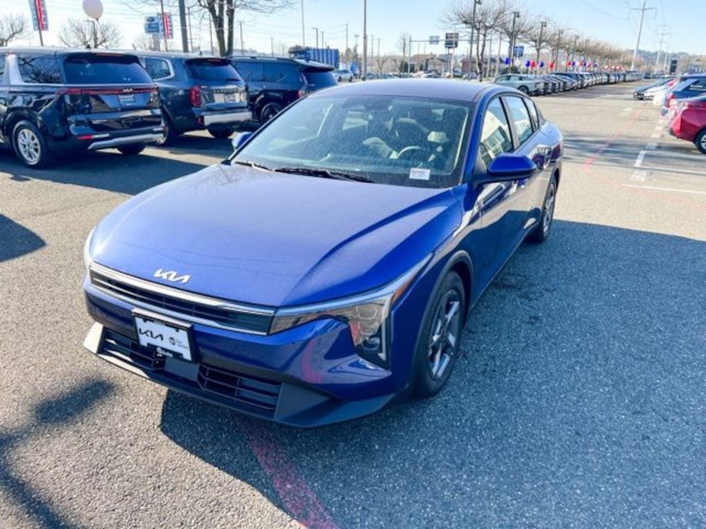 New 2025 Kia K4 LXS Sedan