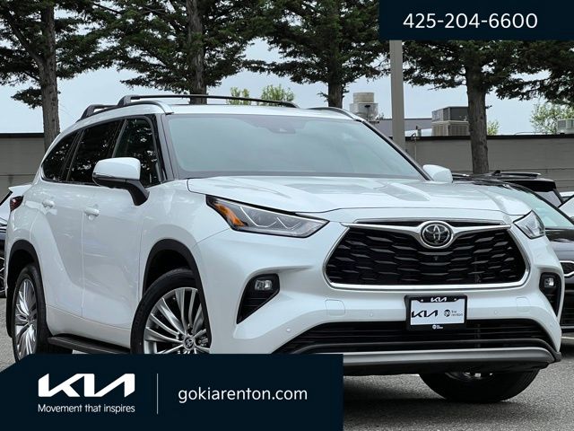 2023 Toyota Highlander Platinum AWD's photo