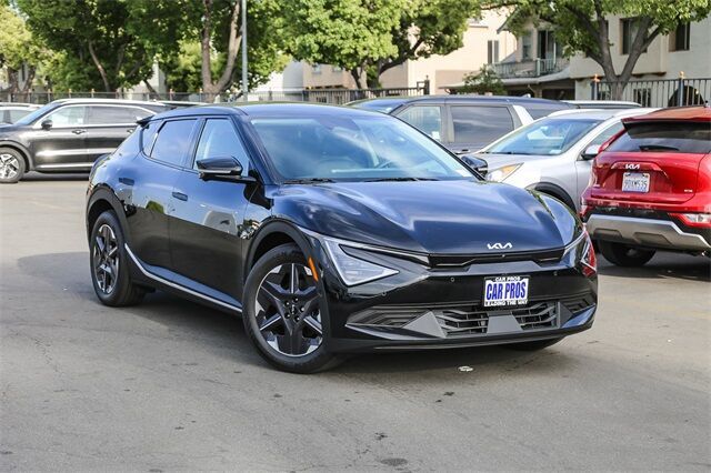 2025 Kia EV6 Light L/R's photo
