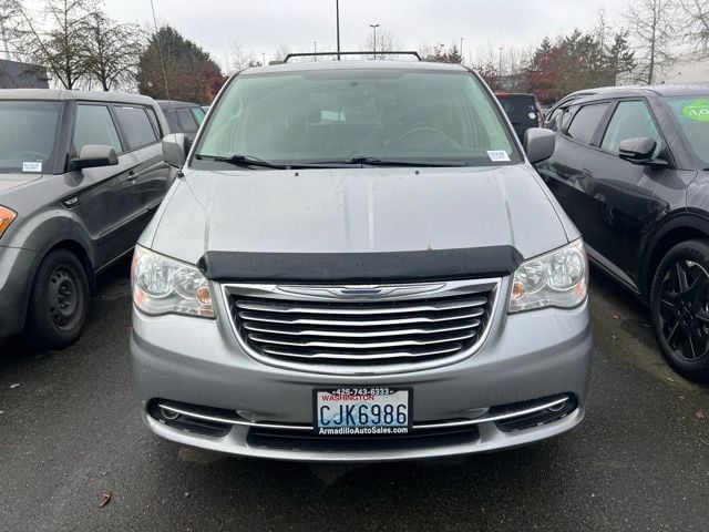 2016 Chrysler Town & Country Touring's photo